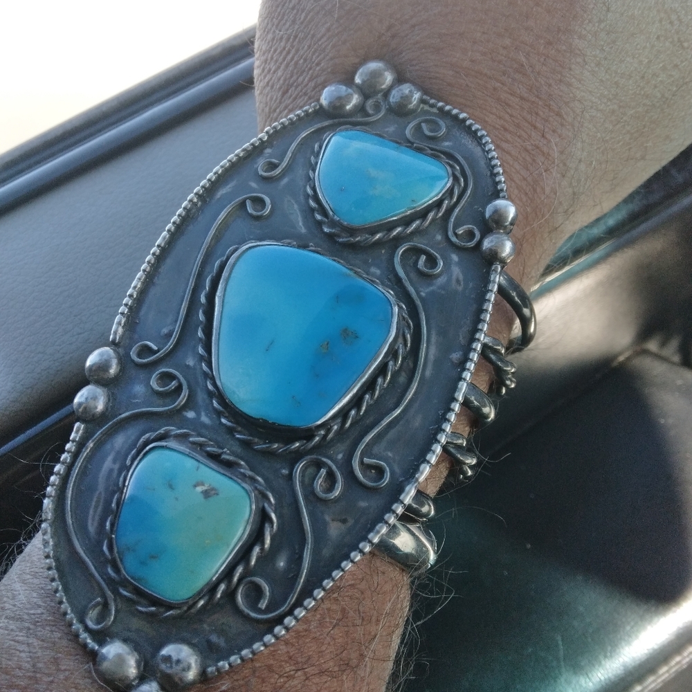 Vintage navajo cuff bracelet with turquoise
